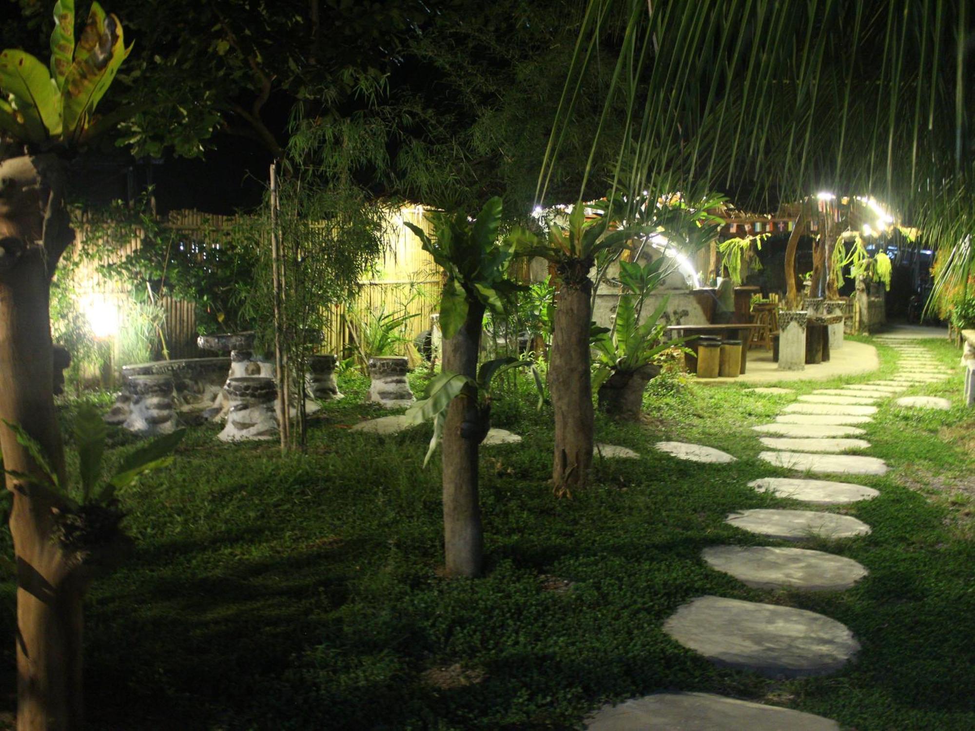 Eco Trekking Lodge, Bar & Jungle Tour'S Bukit Lawang Exterior photo