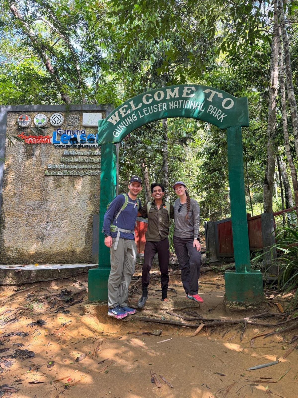 Eco Trekking Lodge, Bar & Jungle Tour'S Bukit Lawang Exterior photo